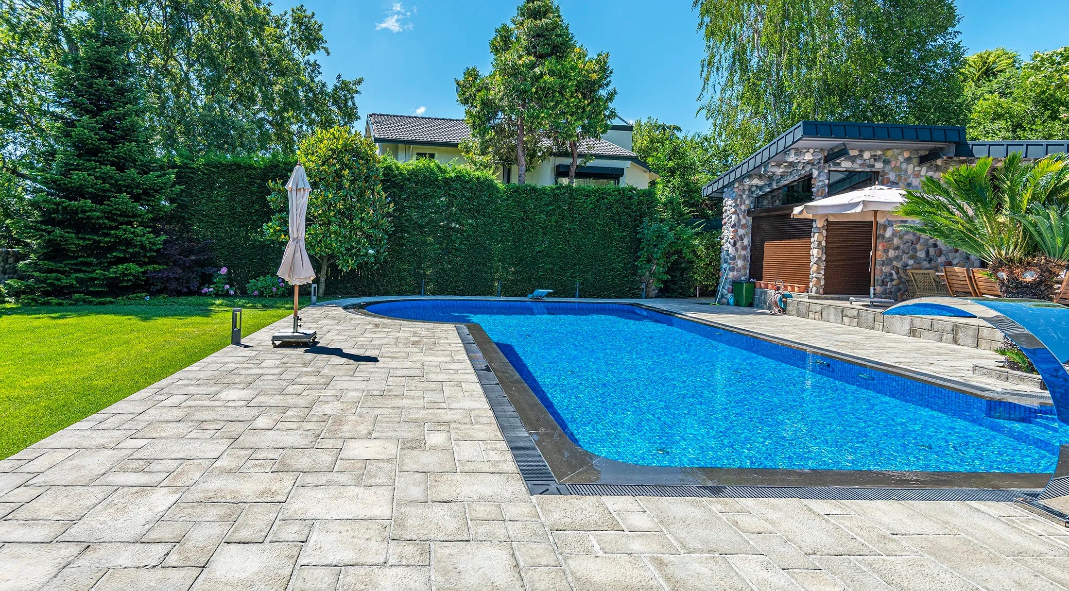 Sienna Ash Gray Manufactured Stone Pavers Pattern F01AS - Livfloors Collection